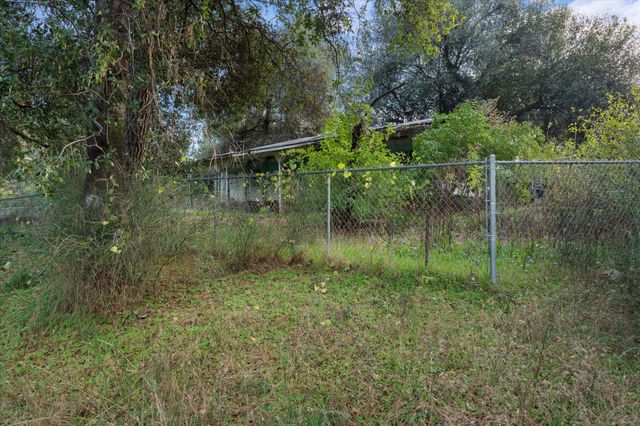 19761 Gray Rock Road, Redding, CA 96003