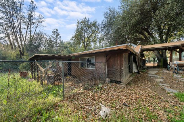 19761 Gray Rock Road, Redding, CA 96003