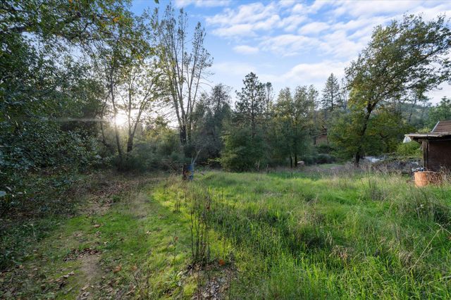 19761 Gray Rock Road, Redding, CA 96003