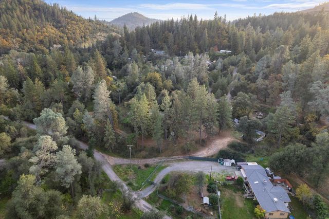 19761 Gray Rock Road, Redding, CA 96003