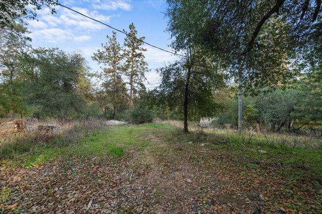 19761 Gray Rock Road, Redding, CA 96003