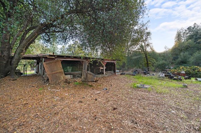 19761 Gray Rock Road, Redding, CA 96003