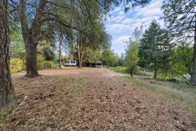 19761 Gray Rock Road, Redding, CA 96003
