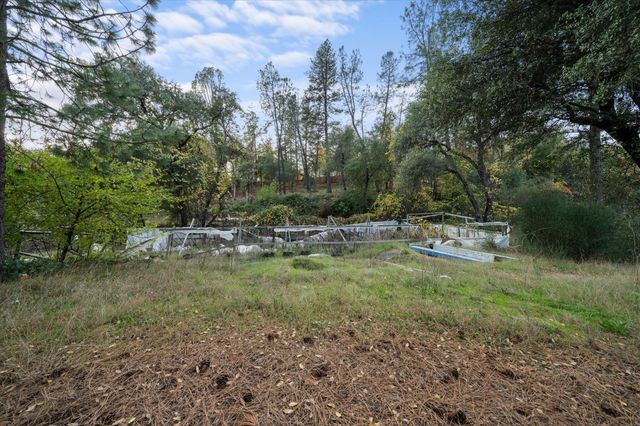 19761 Gray Rock Road, Redding, CA 96003