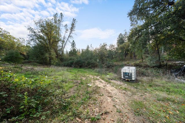 19761 Gray Rock Road, Redding, CA 96003