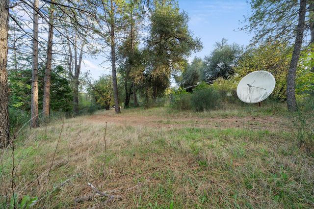 19761 Gray Rock Road, Redding, CA 96003