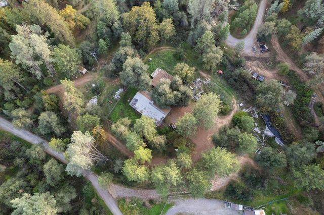 19761 Gray Rock Road, Redding, CA 96003