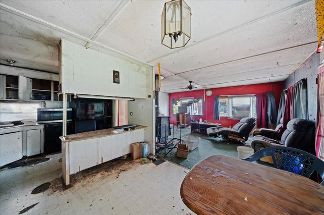 19761 Gray Rock Road, Redding, CA 96003