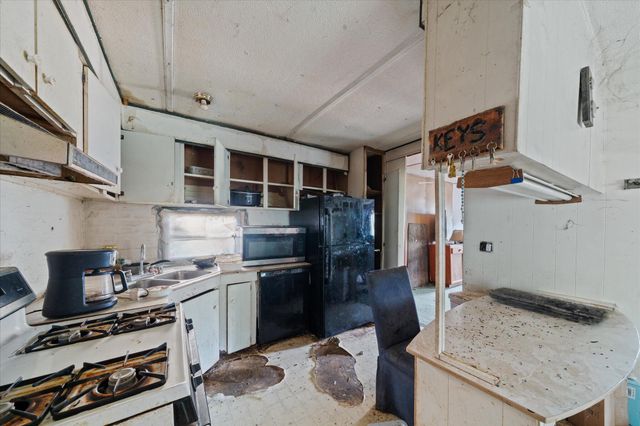 19761 Gray Rock Road, Redding, CA 96003