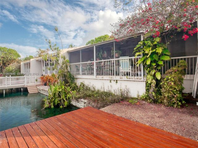 6918 Holly Rd, Miami Lakes, FL 33014