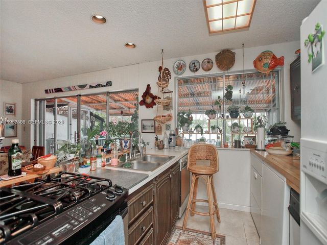 6918 Holly Rd, Miami Lakes, FL 33014