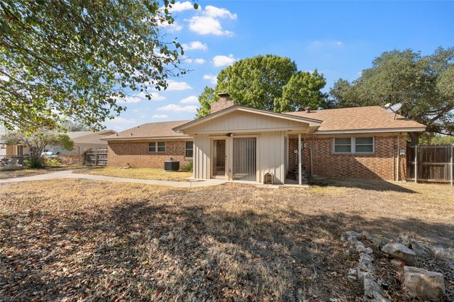 232 Monterrey Drive, Hewitt, TX 76643