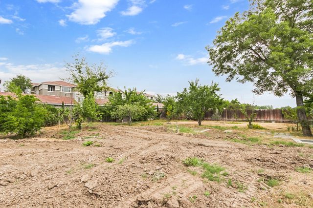 7721 Cotton Ln, Elk Grove, CA 95758