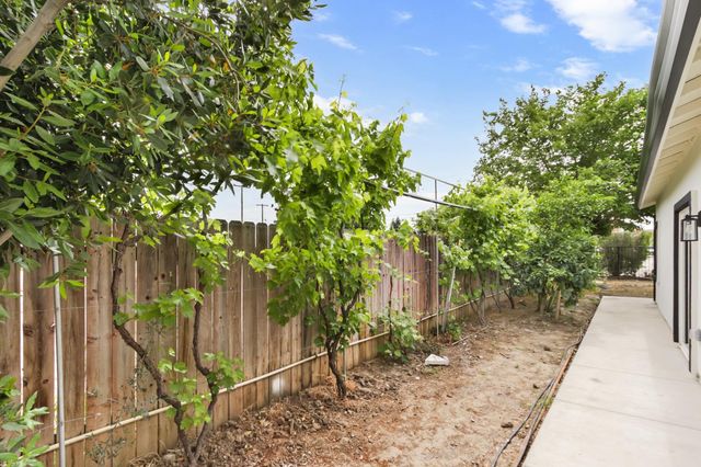 7721 Cotton Ln, Elk Grove, CA 95758