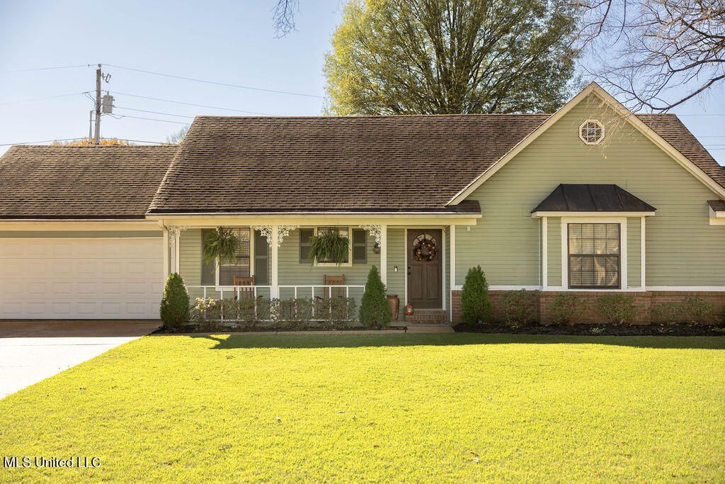 9811 Cherokee Drive, Olive Branch, MS 38654