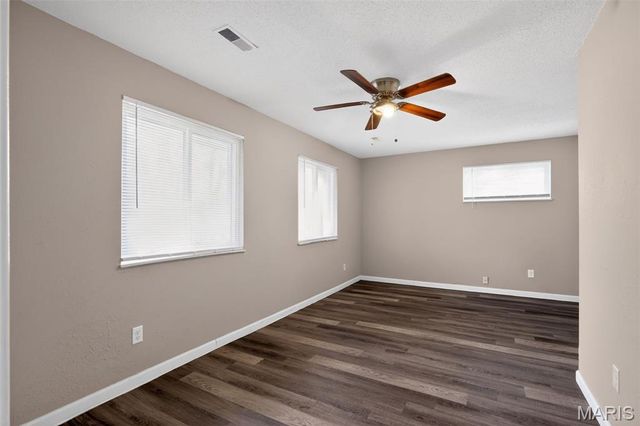 7809 Ellington Drive, St Louis, MO 63121