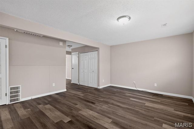 7809 Ellington Drive, St Louis, MO 63121