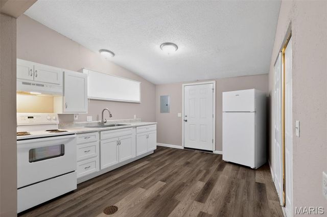 7809 Ellington Drive, St Louis, MO 63121