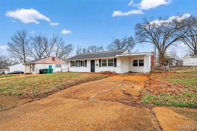 7809 Ellington Drive, St Louis, MO 63121