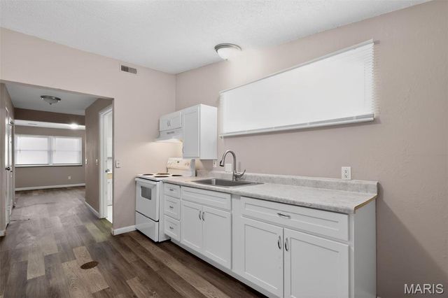 7809 Ellington Drive, St Louis, MO 63121