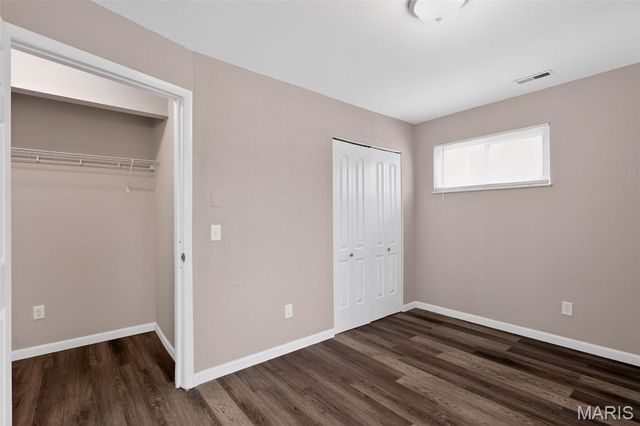 7809 Ellington Drive, St Louis, MO 63121