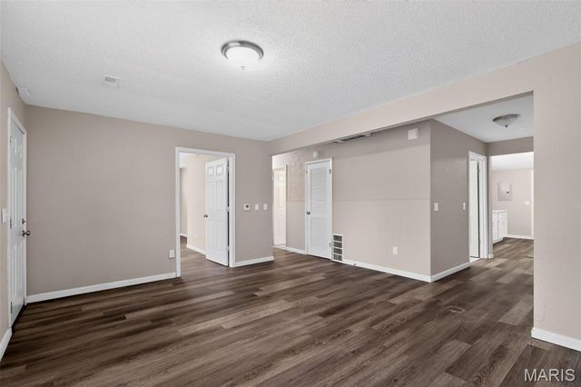 7809 Ellington Drive, St Louis, MO 63121