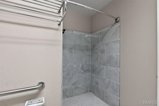 7809 Ellington Drive, St Louis, MO 63121