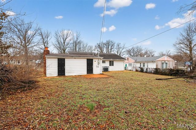 7809 Ellington Drive, St Louis, MO 63121