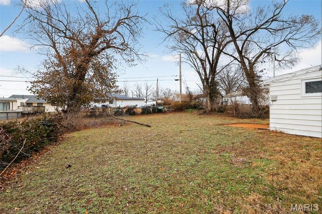 7809 Ellington Drive, St Louis, MO 63121