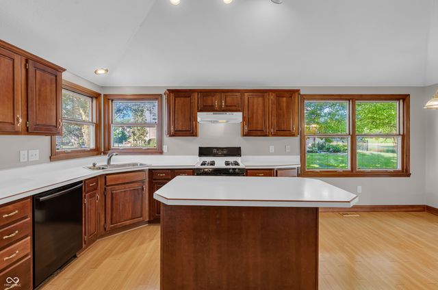 356 Southcreek Drive S, Indianapolis, IN 46217