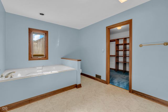 356 Southcreek Drive S, Indianapolis, IN 46217