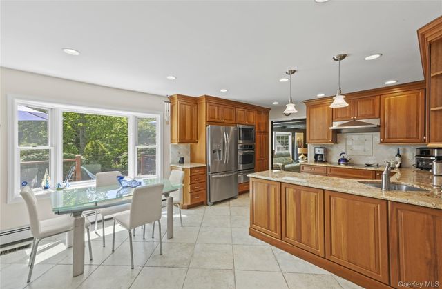 12 Deer Path, Port Jefferson, NY 11777