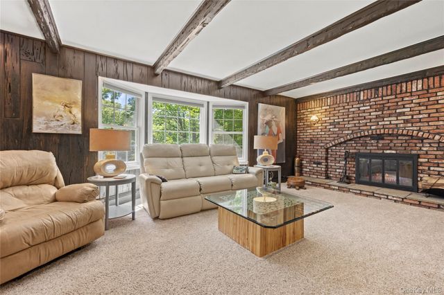 12 Deer Path, Port Jefferson, NY 11777