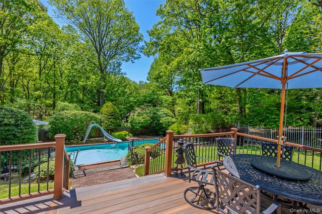 12 Deer Path, Port Jefferson, NY 11777