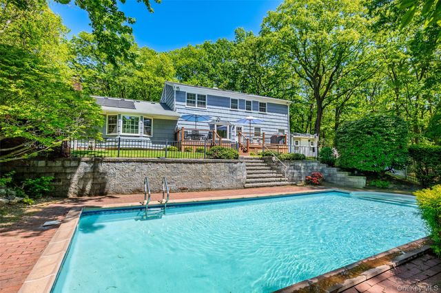 12 Deer Path, Port Jefferson, NY 11777
