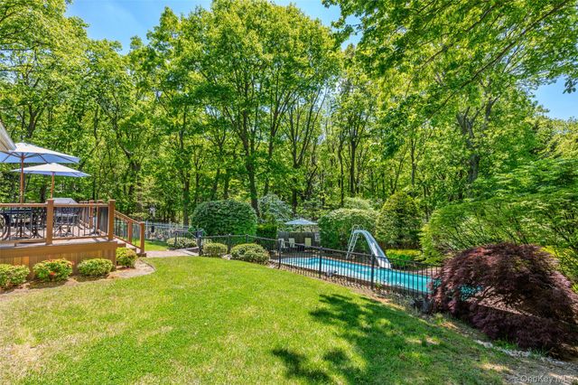 12 Deer Path, Port Jefferson, NY 11777