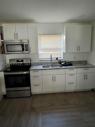 1281 W 35th St, Riviera Beach, FL 33404