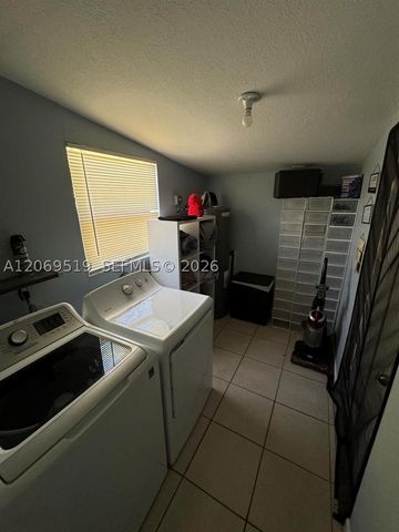 1281 W 35th St, Riviera Beach, FL 33404