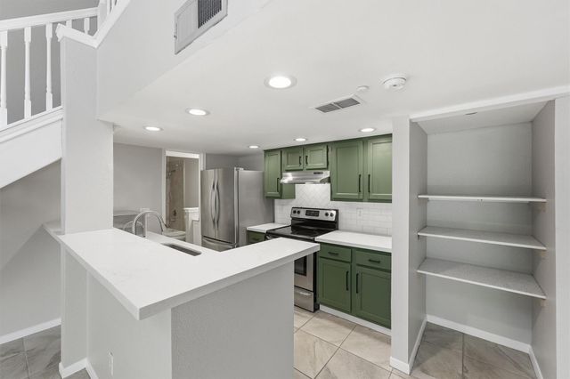 2300 Old Spanish Trail 2111, Houston, TX 77054