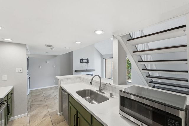 2300 Old Spanish Trail 2111, Houston, TX 77054