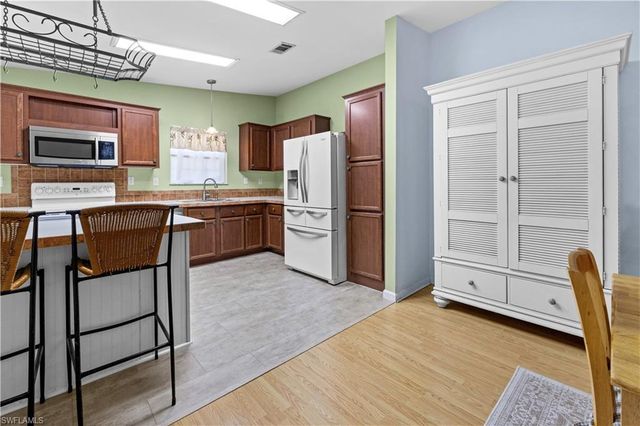 125 NE 11th PL, Cape Coral, FL 33909