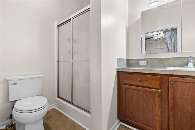 125 NE 11th PL, Cape Coral, FL 33909