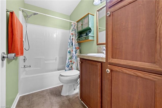 125 NE 11th PL, Cape Coral, FL 33909