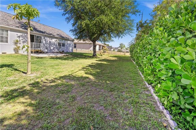 125 NE 11th PL, Cape Coral, FL 33909
