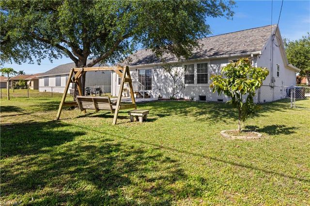 125 NE 11th PL, Cape Coral, FL 33909