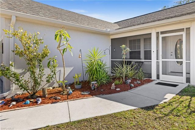 125 NE 11th PL, Cape Coral, FL 33909