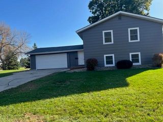 817 16th Street, Windom, MN 56101