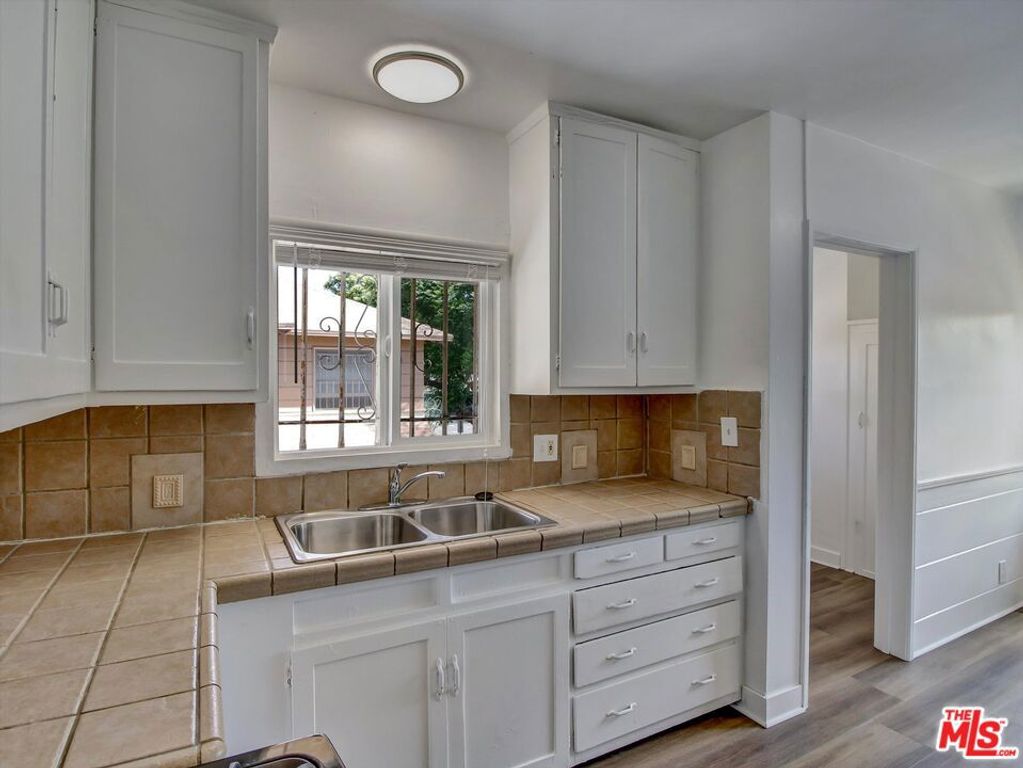 Image 23 of property listing at 3663 S Victoria Avenue, Los Angeles, CA 90016