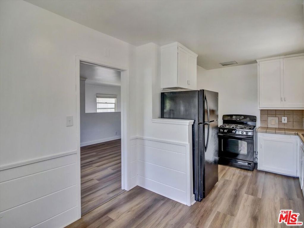 Image 26 of property listing at 3663 S Victoria Avenue, Los Angeles, CA 90016