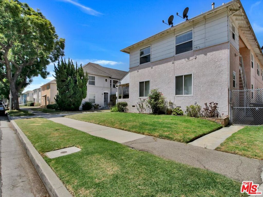 Image 3 of property listing at 3663 S Victoria Avenue, Los Angeles, CA 90016